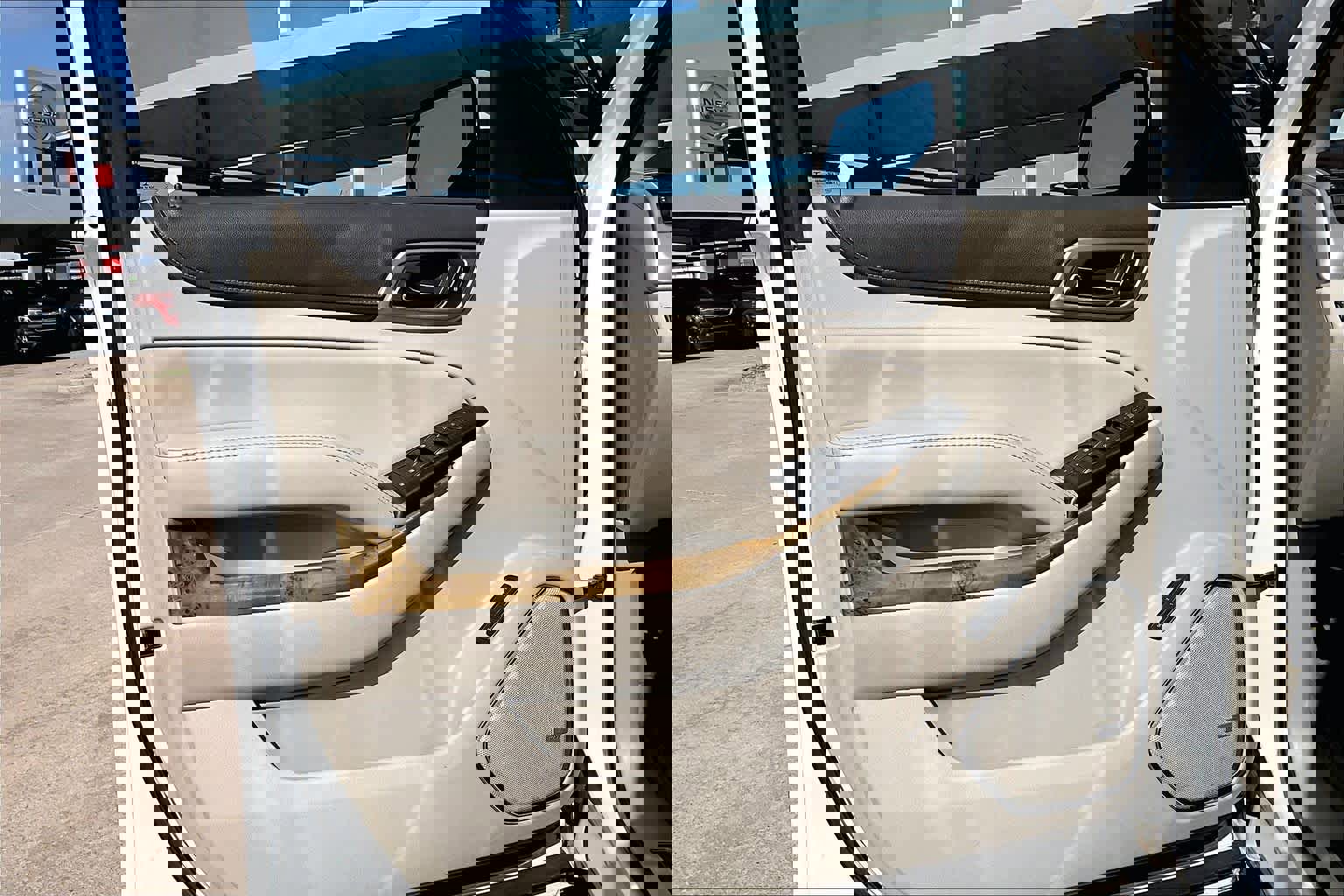 Used 2017 GMC Yukon XL Denali w/ Open Road Package image 22