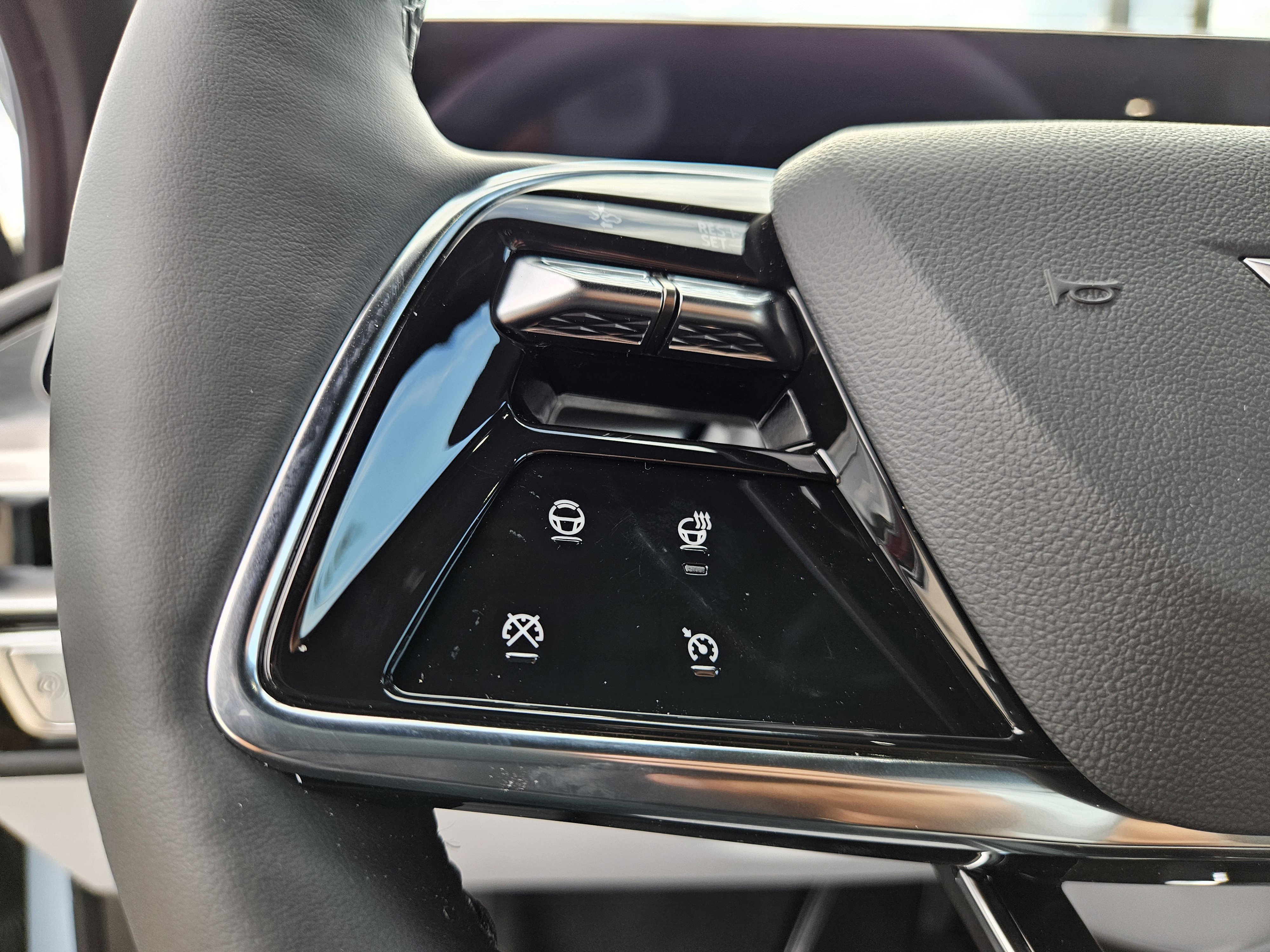 New 2025 Cadillac Lyriq Sport image 32