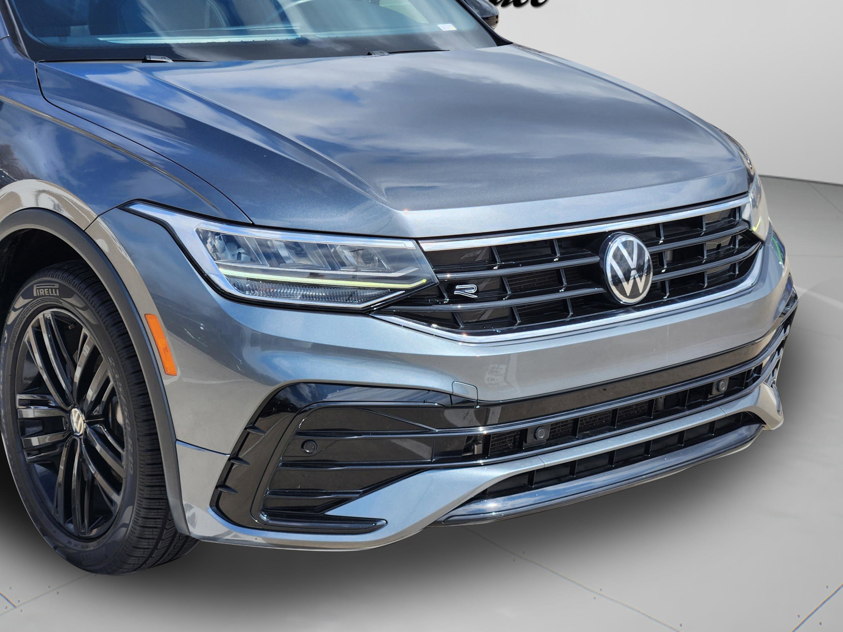 Used 2022 Volkswagen Tiguan SE R-Line image 36