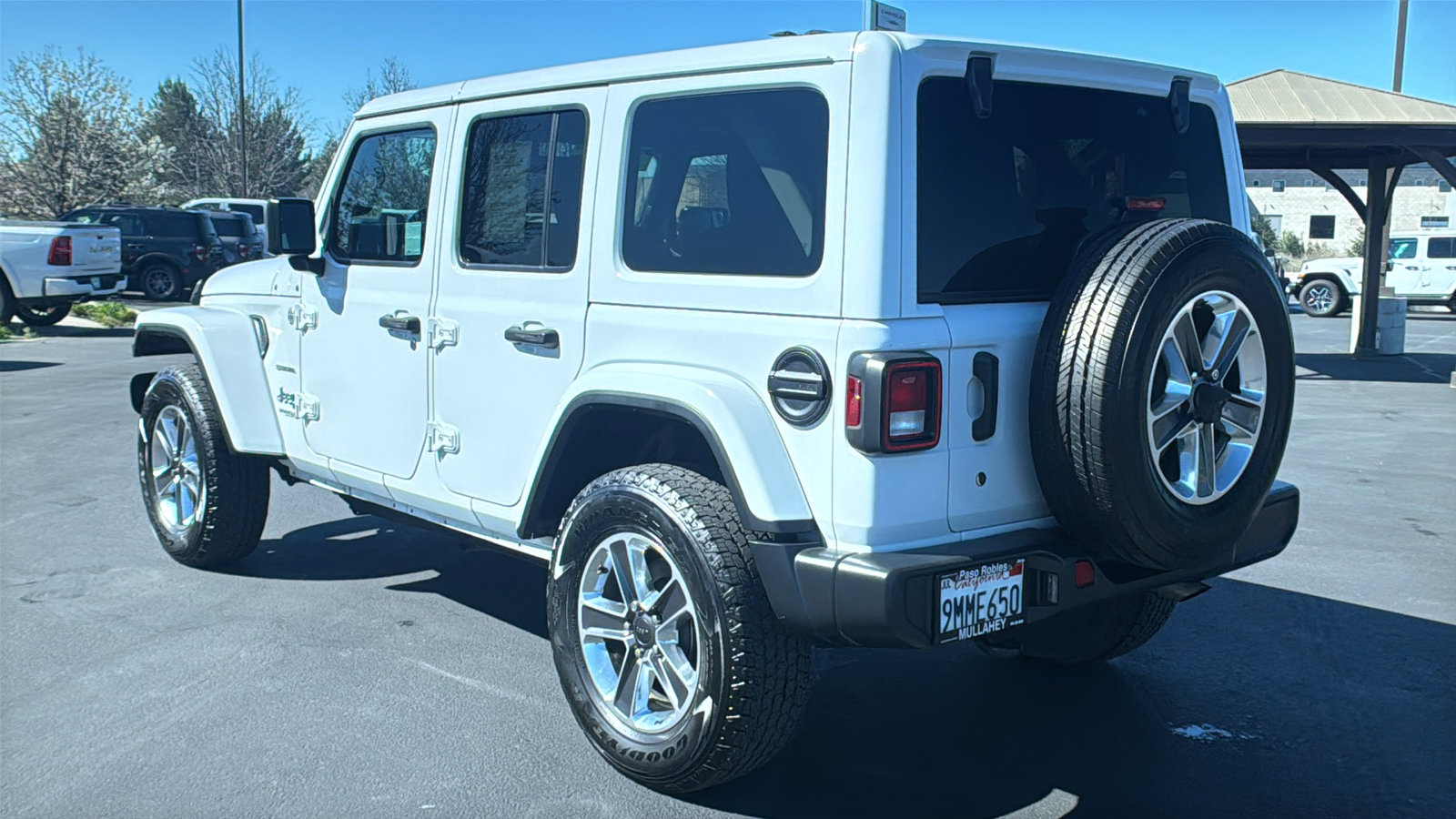 Used 2020 Jeep Wrangler Unlimited Sahara AWD/4WD image 5
