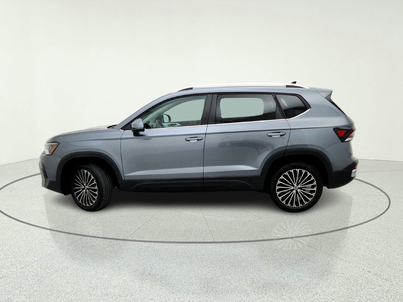 Used 2025 Volkswagen Taos SE FWD image 14