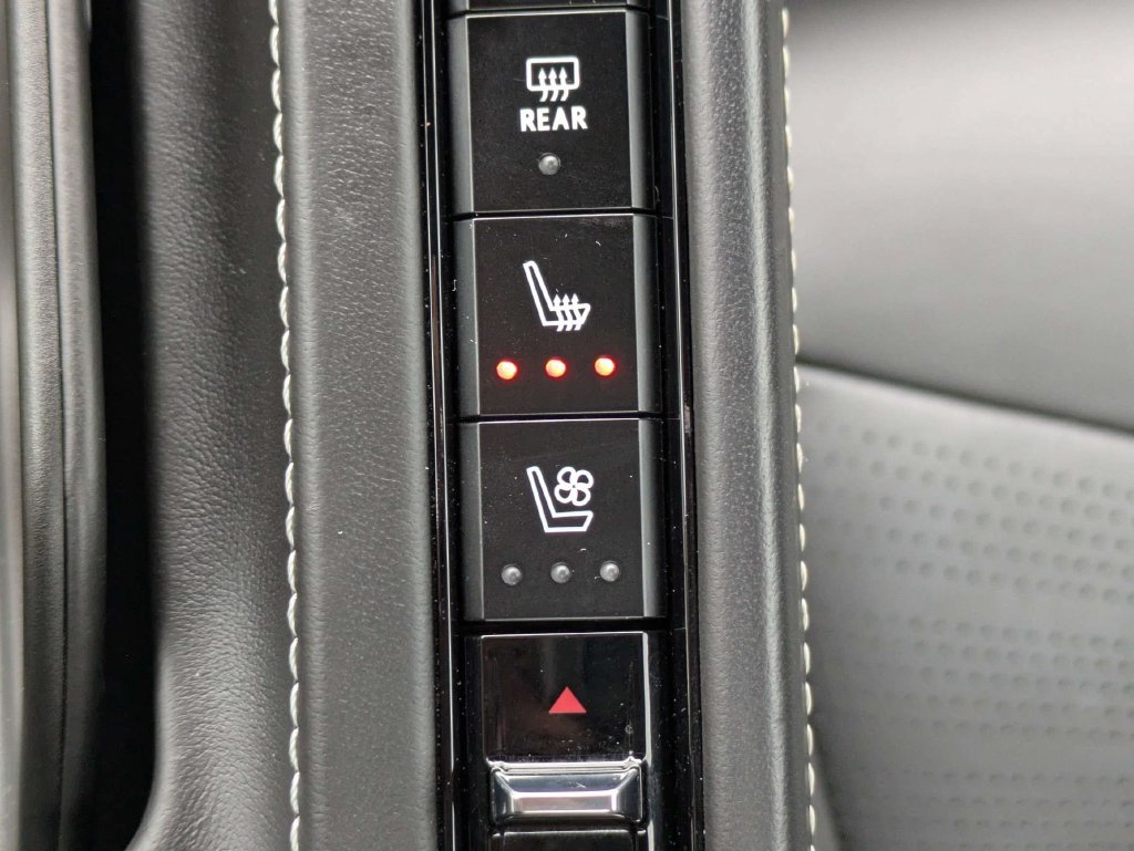 Used 2023 Chevrolet Corvette Stingray Premium Conv w/ Z51 Performance Package RWD image 21