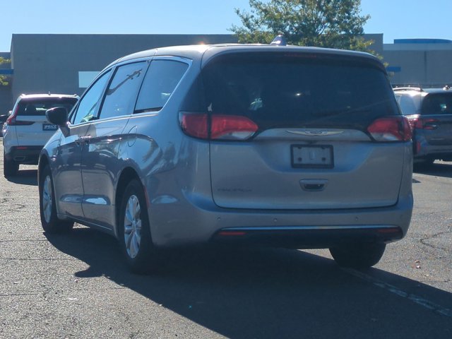 Used 2018 Chrysler Pacifica Touring Plus FWD image 7