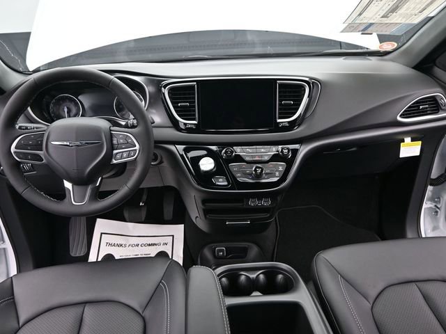 New 2025 Chrysler Voyager LX FWD image 29