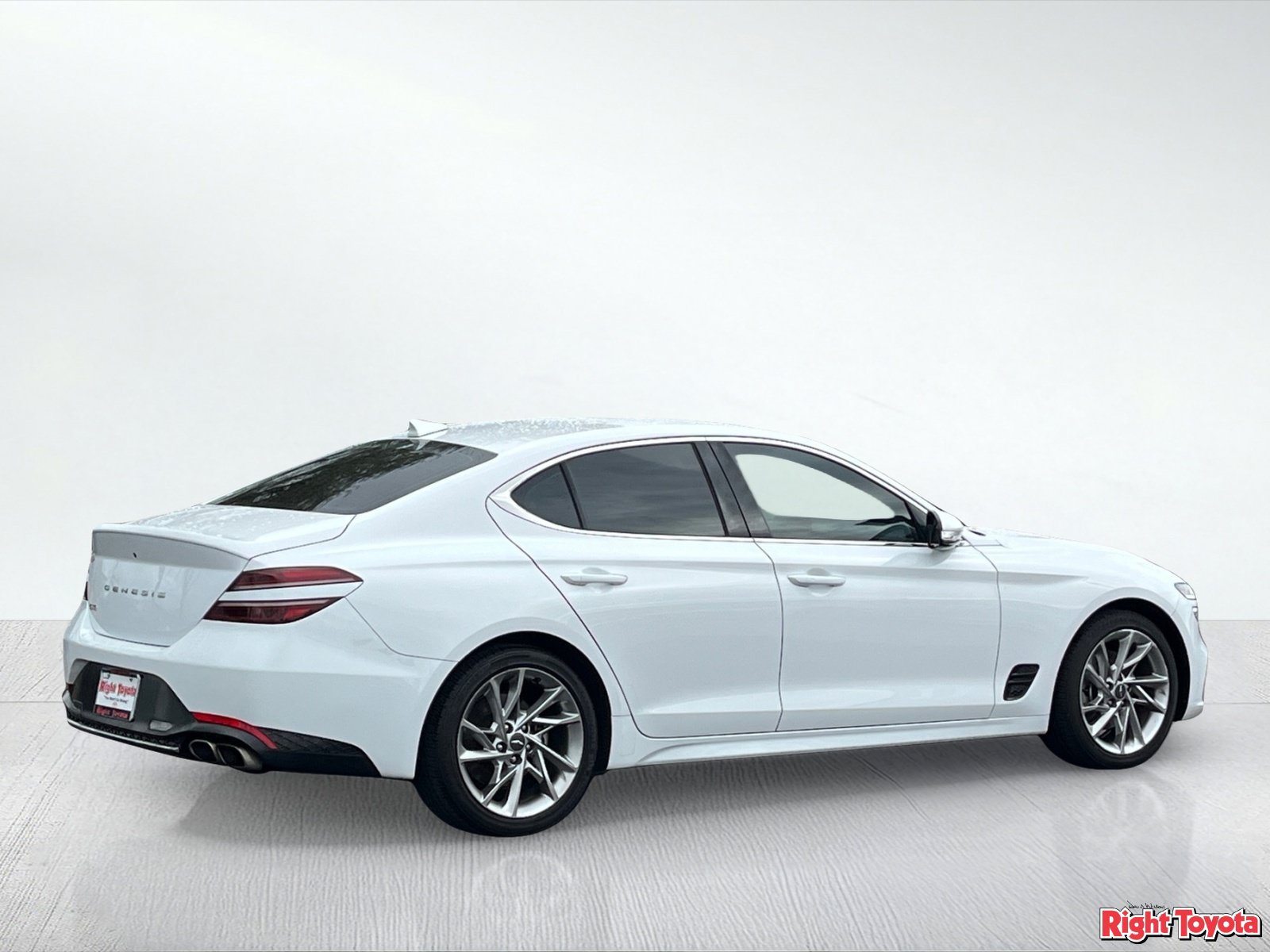 Used 2022 Genesis G70 2.0T RWD image 5