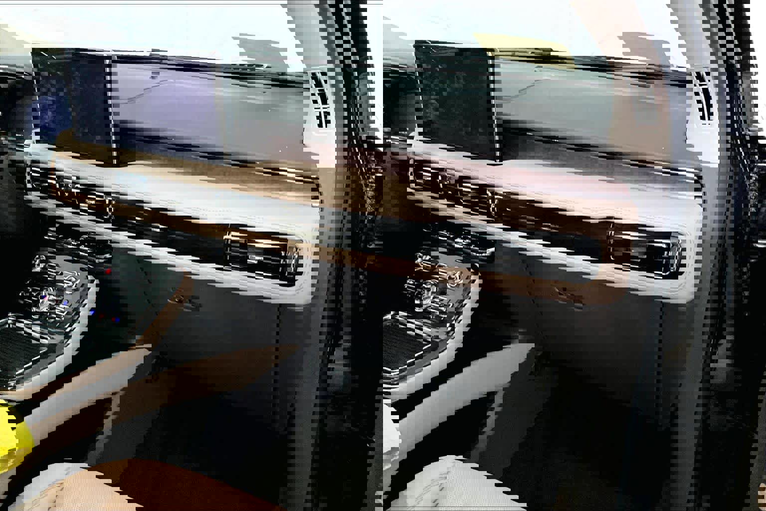 Used 2022 Lincoln Nautilus Reserve w/ Equipment Group 201A image 18