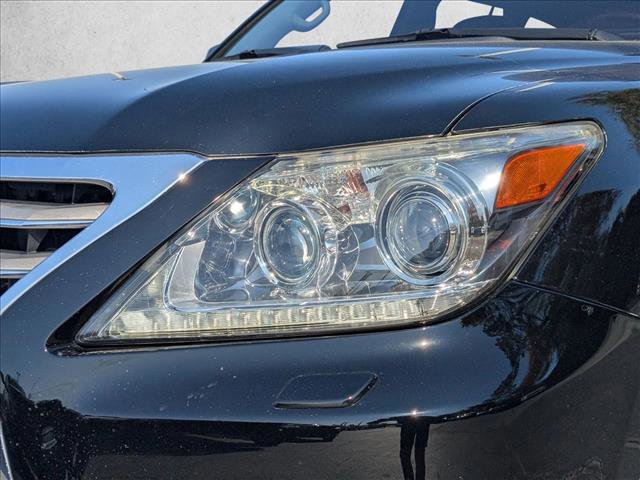 Used 2015 Lexus LX 570 4WD w/ Luxury Package image 2