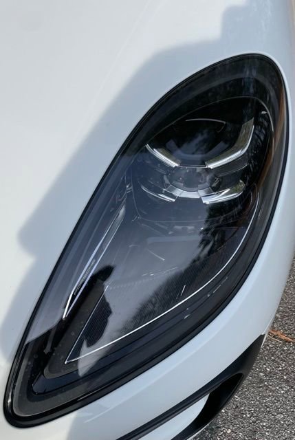 Used 2022 Porsche Macan Base image 12