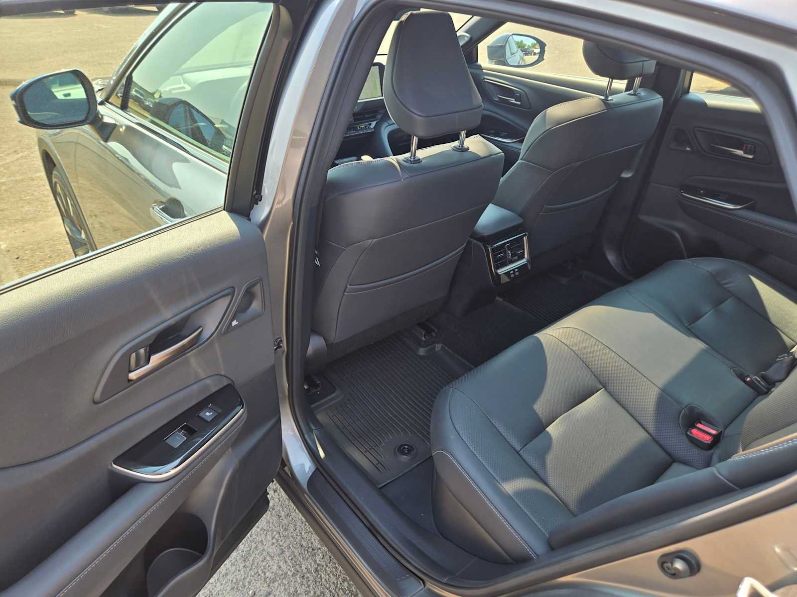 Used 2024 Toyota Crown Platinum AWD/4WD image 17