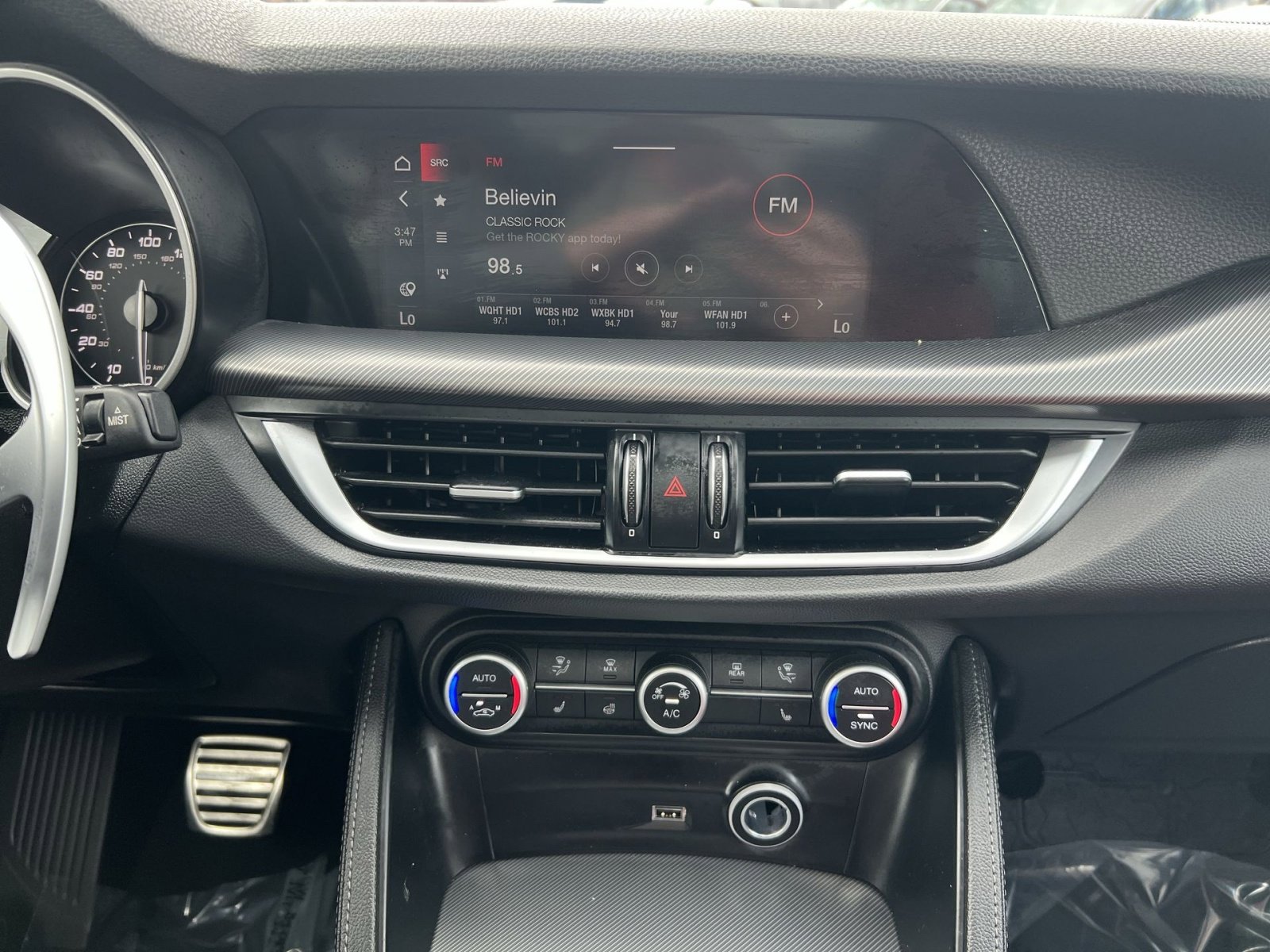 Used 2023 Alfa Romeo Stelvio Veloce image 18