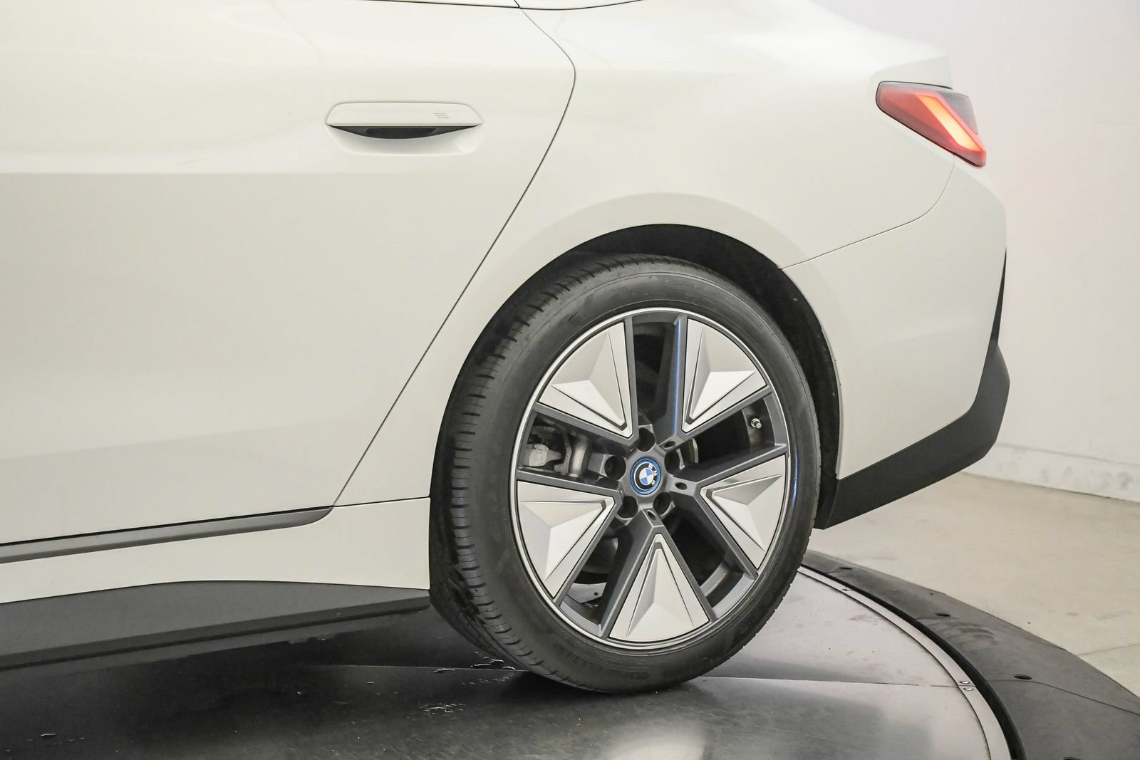 Certified 2023 BMW i4 eDrive35 RWD image 10