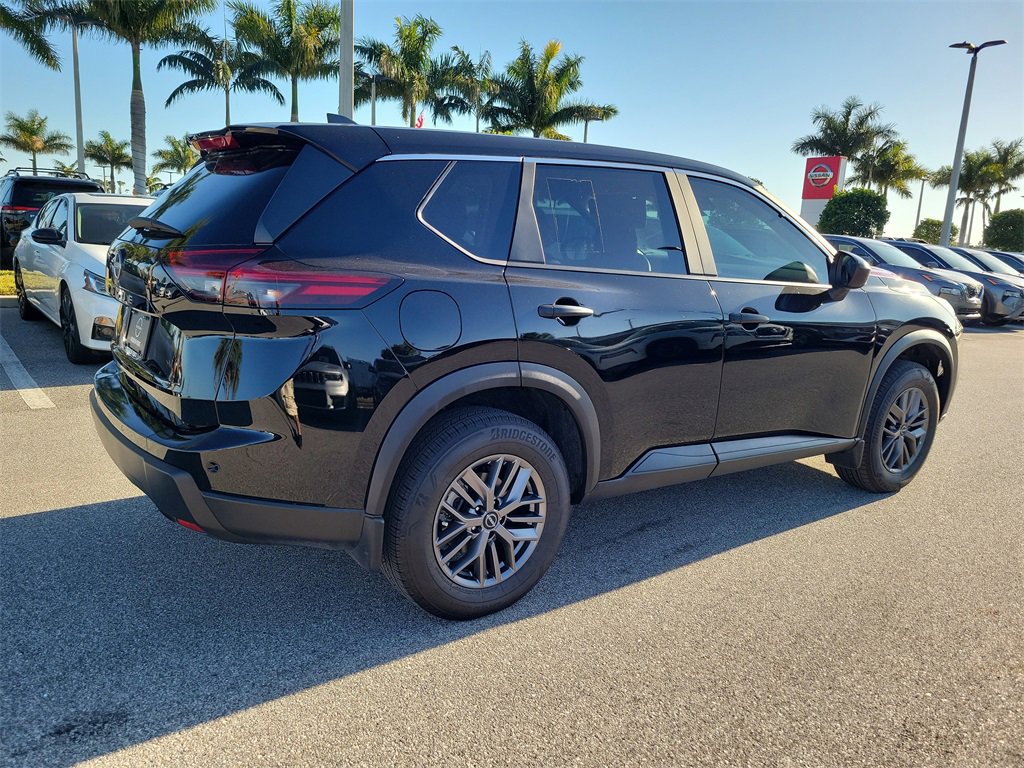 Used 2025 Nissan Rogue S image 4