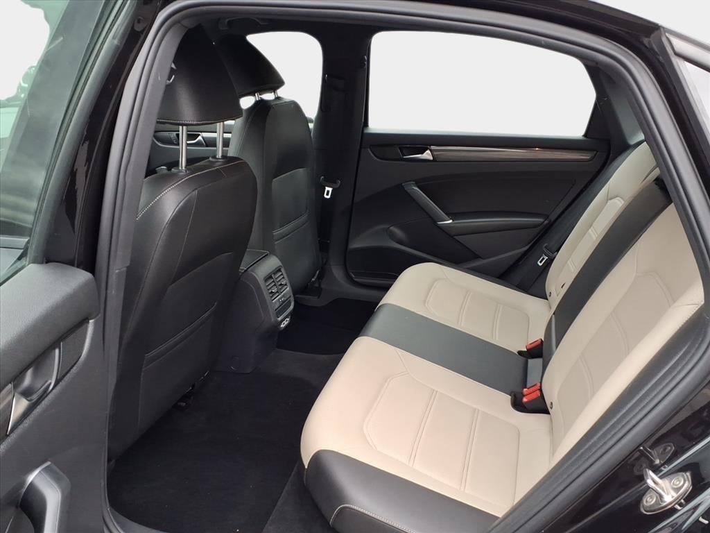 Used 2021 Volkswagen Passat 2.0T R-Line image 10