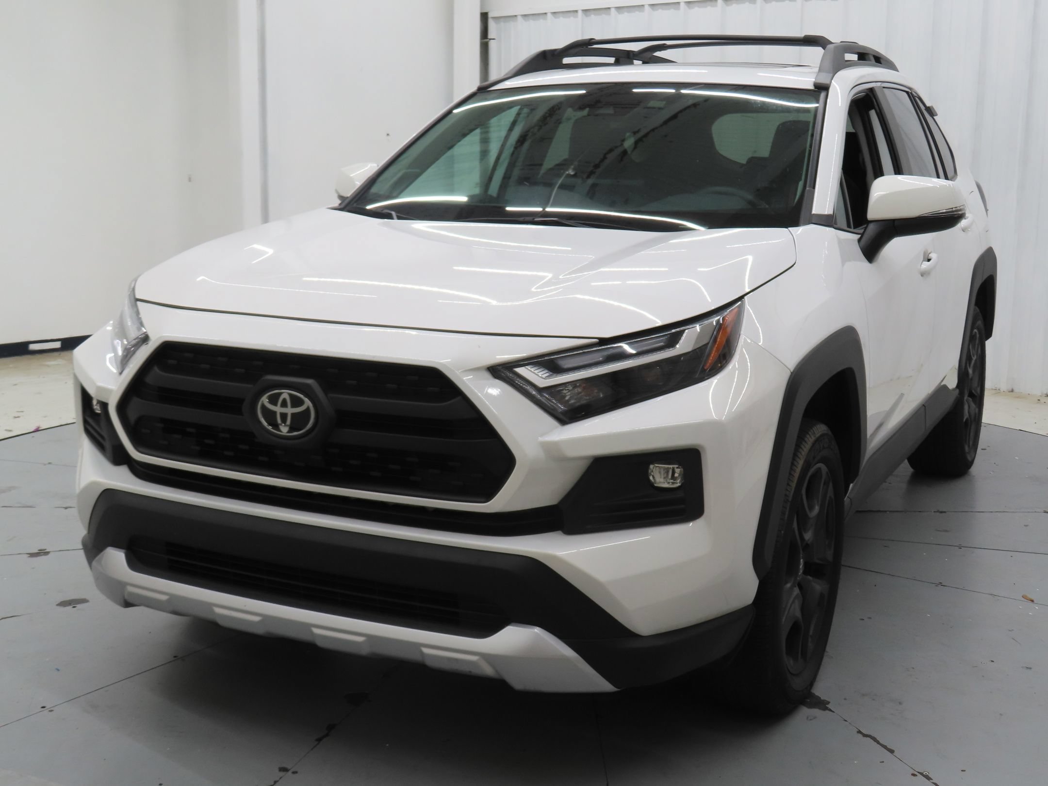 Used 2024 Toyota RAV4 Adventure w/ Convenience Package AWD/4WD image 8