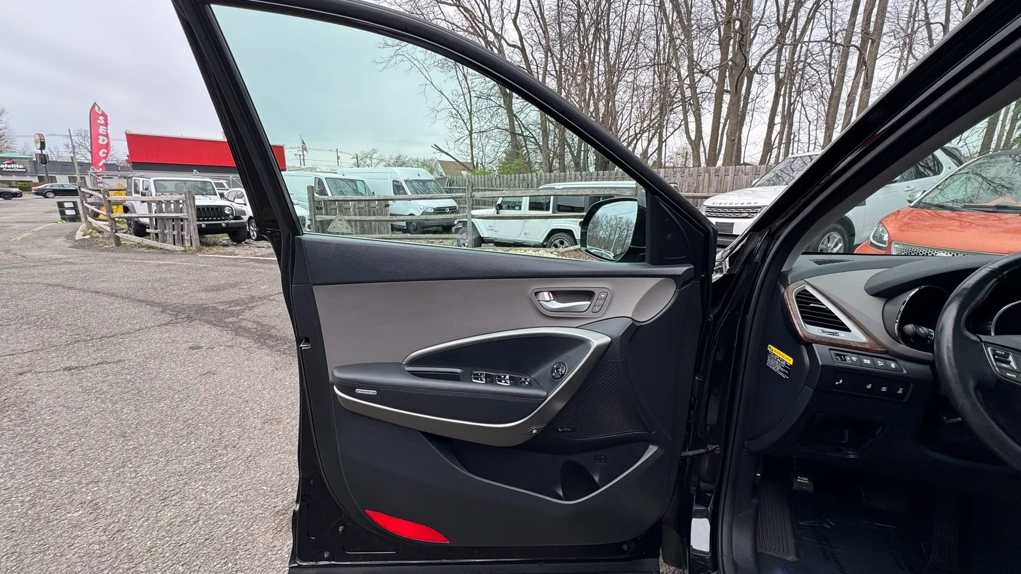 Used 2017 Hyundai Santa Fe AWD image 9