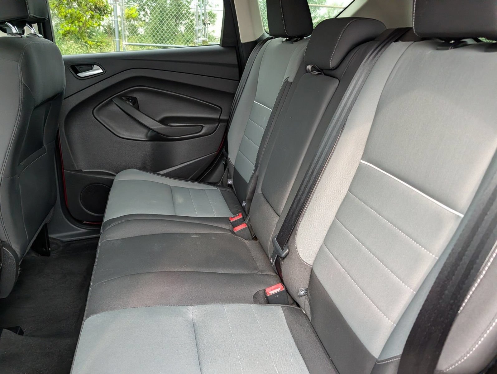 Used 2015 Ford Escape SE FWD image 18