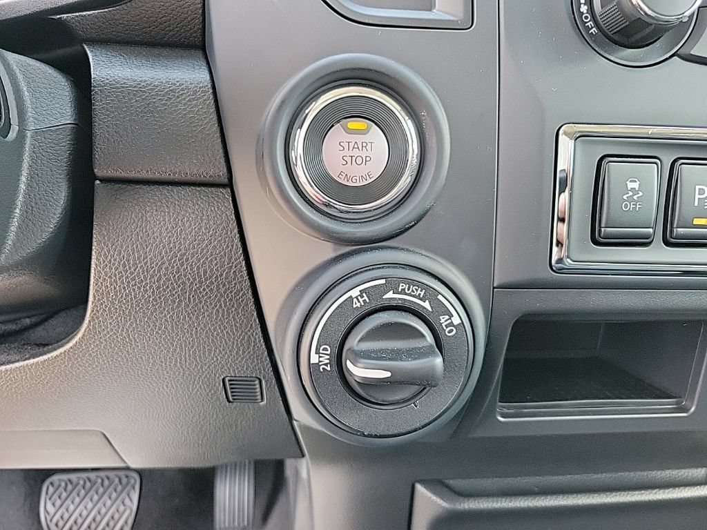Used 2024 Nissan Titan SV AWD/4WD image 14