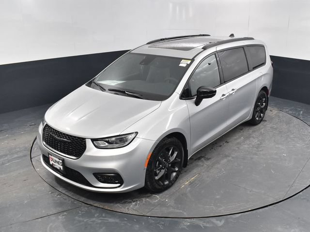 New 2026 Chrysler Pacifica Limited w/ S Appearance Package FWD image 48