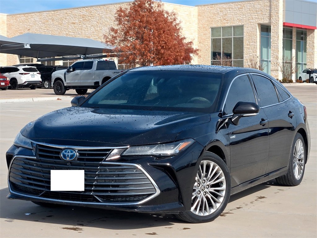 Used 2021 Toyota Avalon Limited image 2