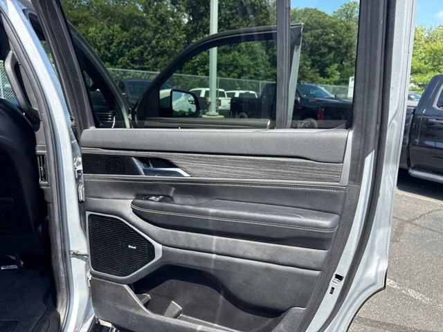 Used 2022 Jeep Wagoneer Series III w/ Premium Group I AWD/4WD image 33