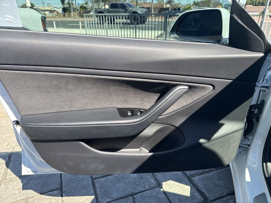 Used 2019 Tesla Model 3 image 11