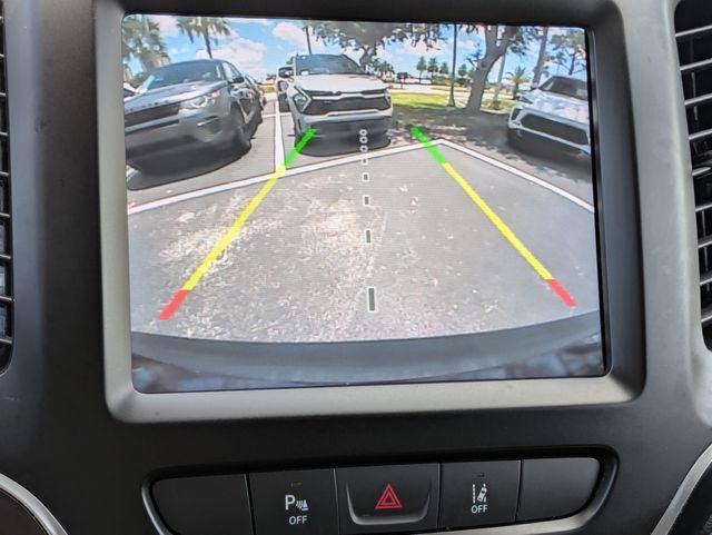 Certified 2021 Jeep Cherokee Latitude Lux w/ Comfort/Convenience Group FWD image 22