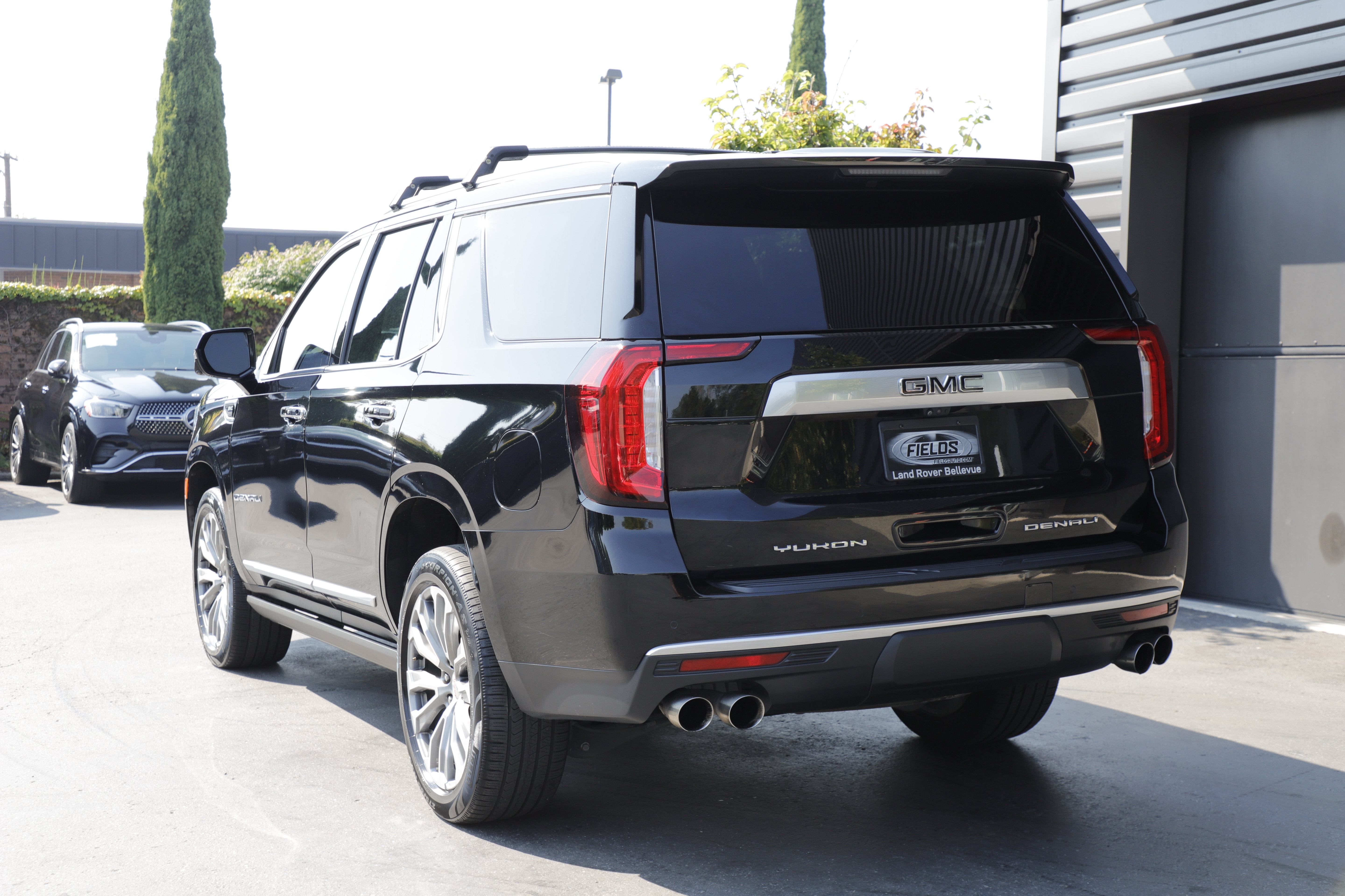 Used 2021 GMC Yukon Denali w/ Denali Premium Package AWD/4WD image 4