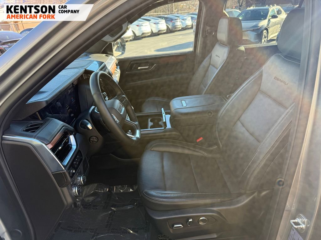 Used 2025 GMC Yukon XL Denali image 31