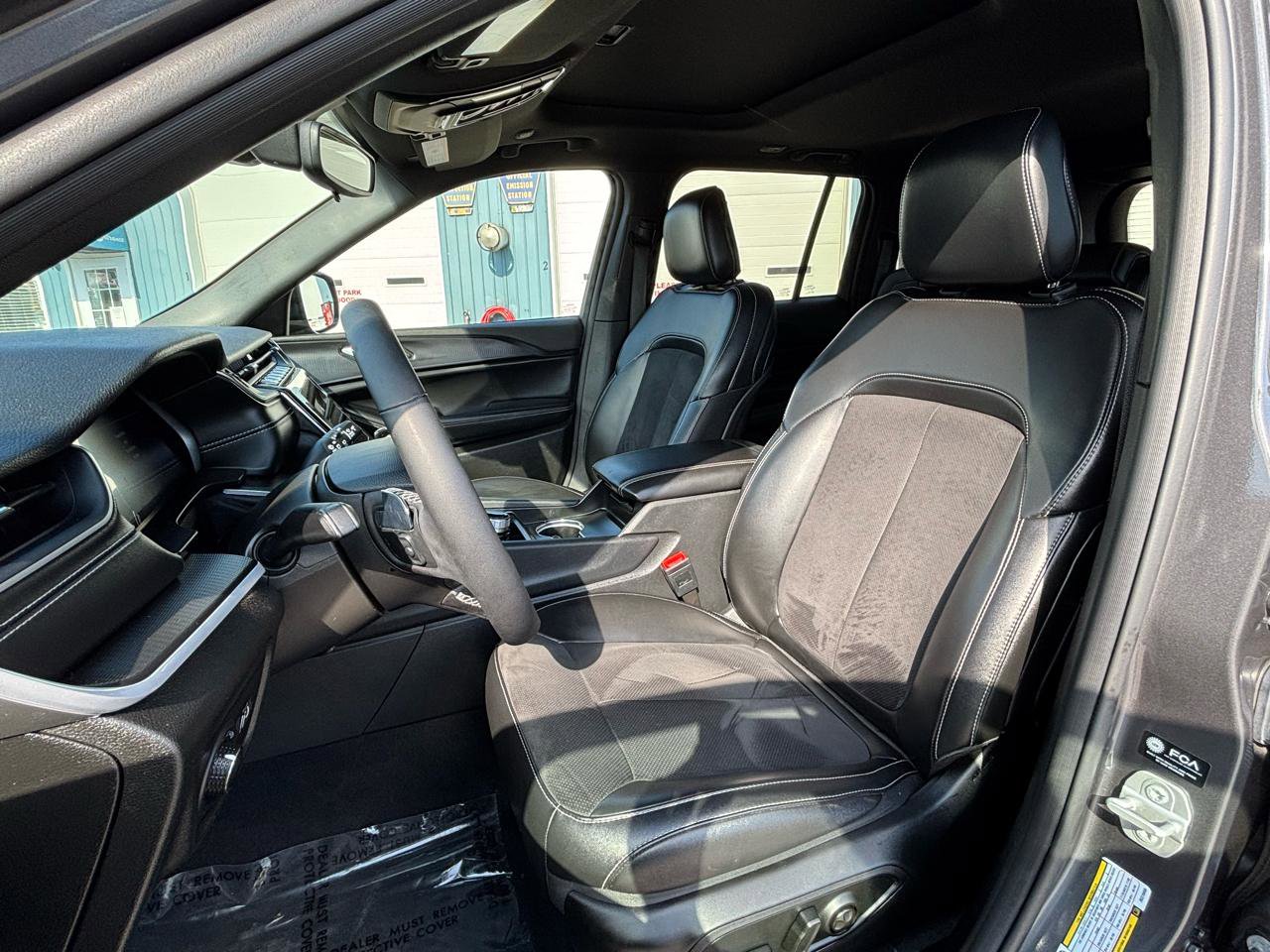 Used 2024 Jeep Grand Cherokee Altitude AWD/4WD image 12