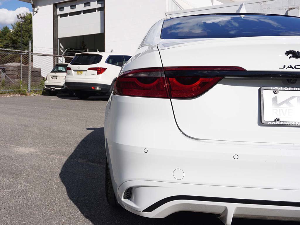 Used 2024 Jaguar XF R-Dynamic SE RWD image 17