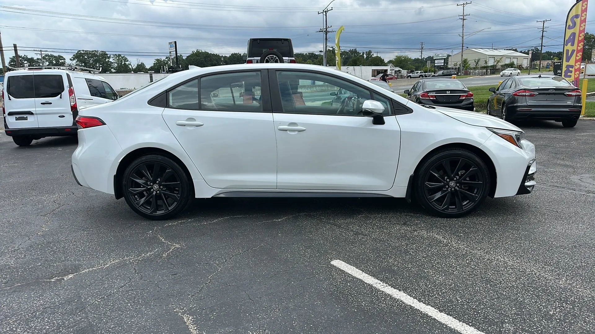 Used 2023 Toyota Corolla SE image 4