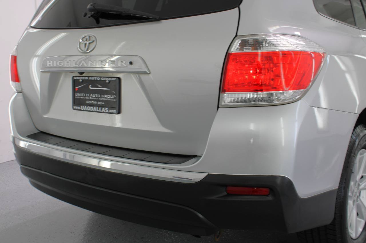 Used 2011 Toyota Highlander SE w/ Tow Pkg FWD image 23