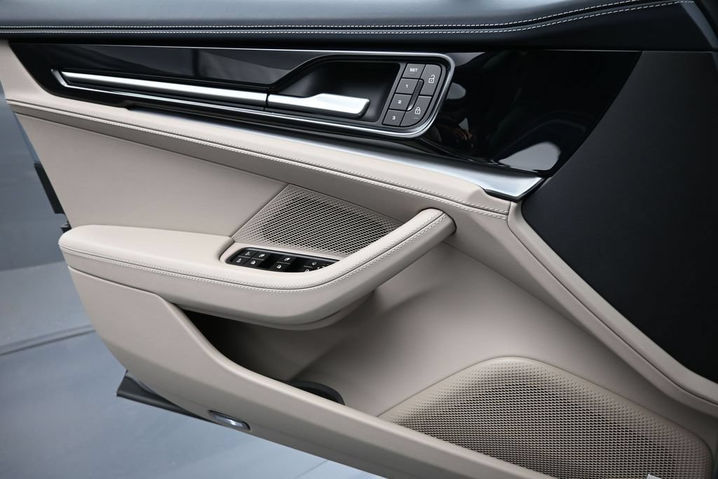 Certified 2026 Porsche Panamera GTS AWD/4WD image 25