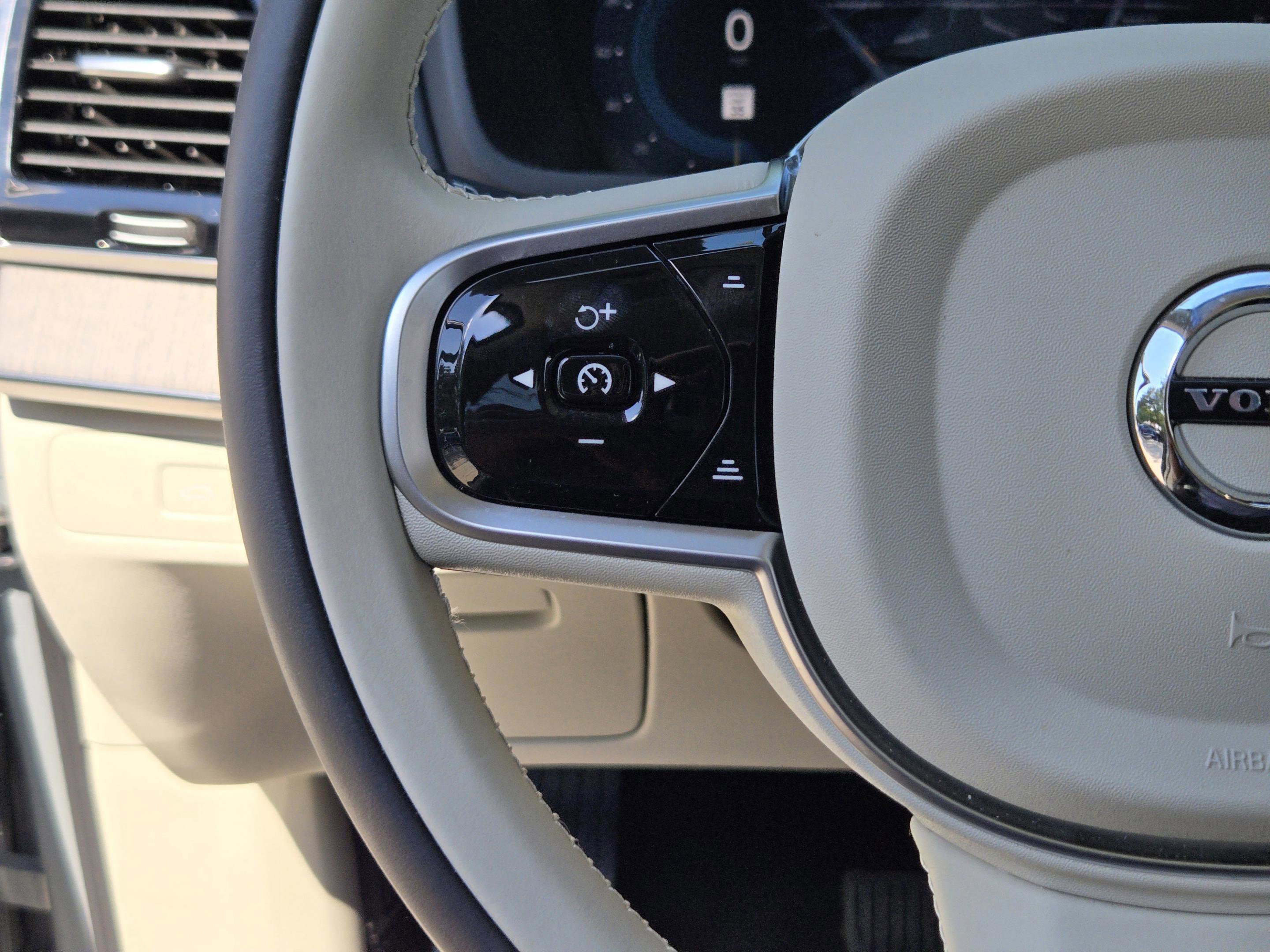 Used 2025 Volvo XC90 B5 Ultra w/ Protection Package Premier image 29