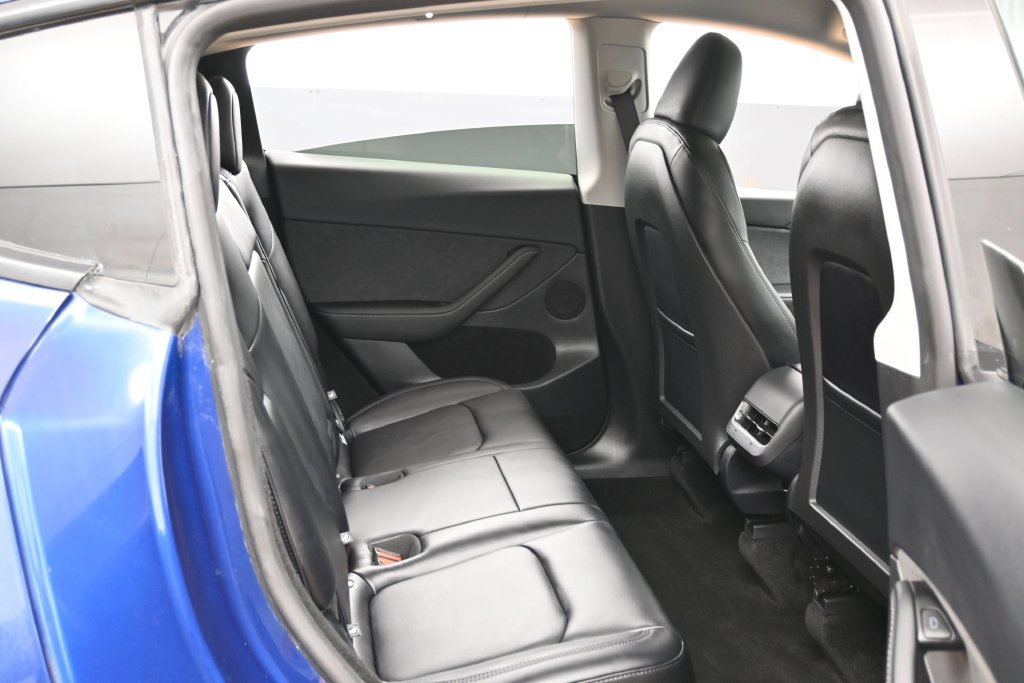 Used 2025 Tesla Model Y Long Range RWD image 35