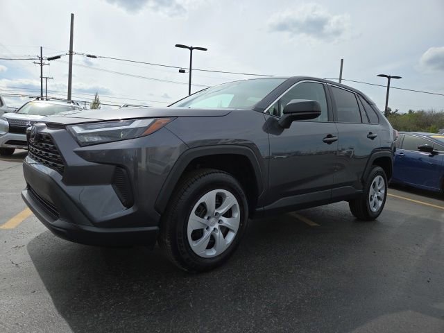 Used 2025 Toyota RAV4 LE AWD/4WD image 3