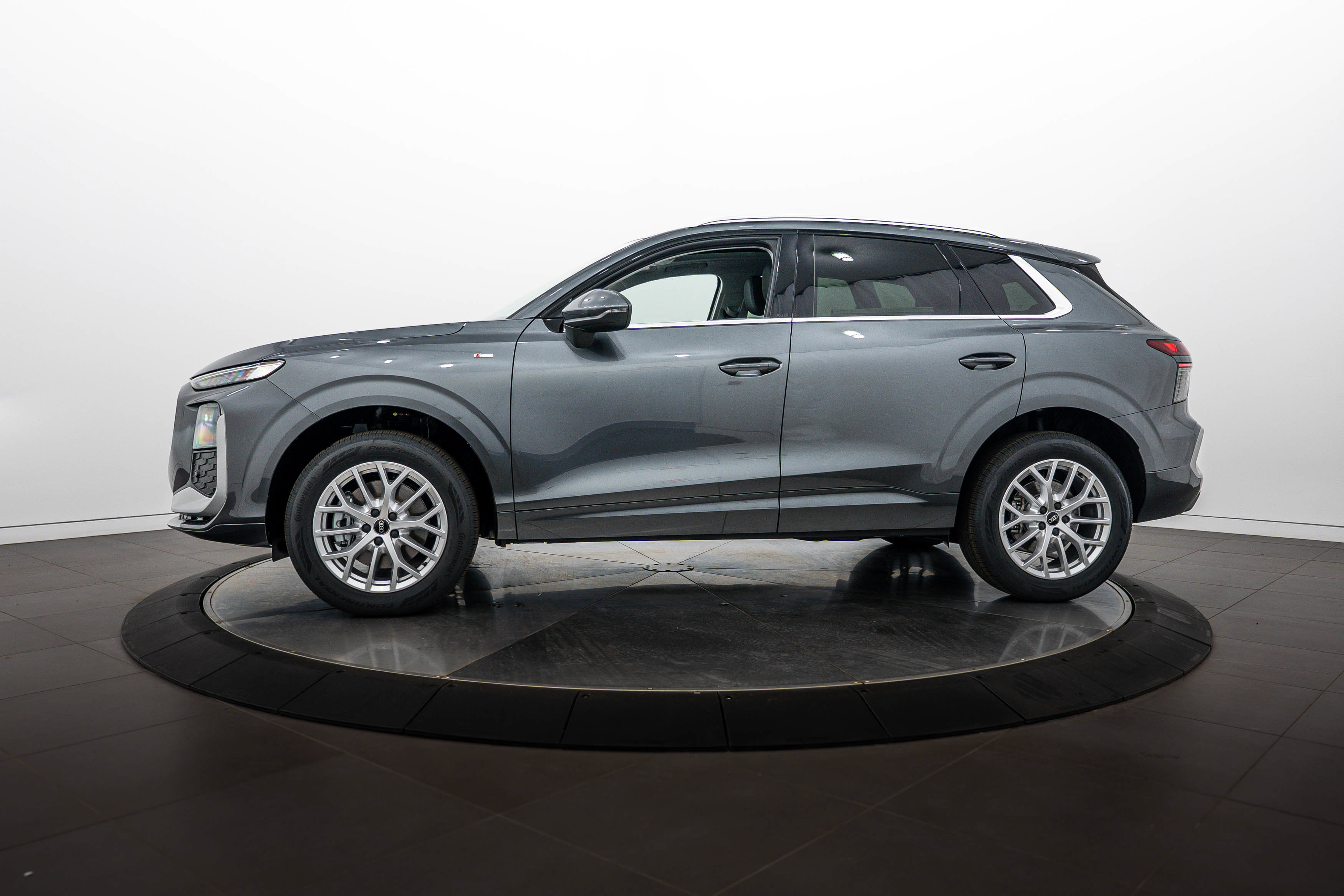 New 2026 Audi Q3 quattro 2.0T AWD/4WD image 6