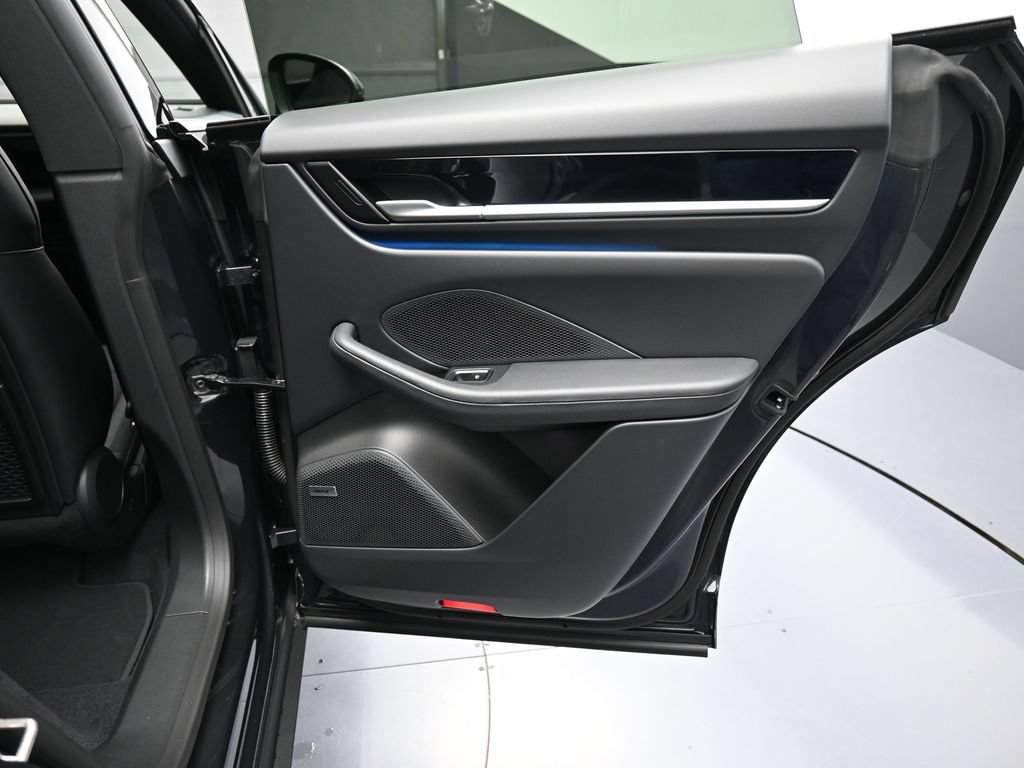 Certified 2025 Porsche Macan Electric RWD image 25