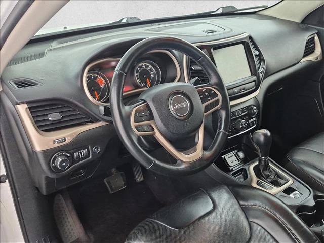 Used 2017 Jeep Cherokee Limited w/ Luxury Group FWD image 10