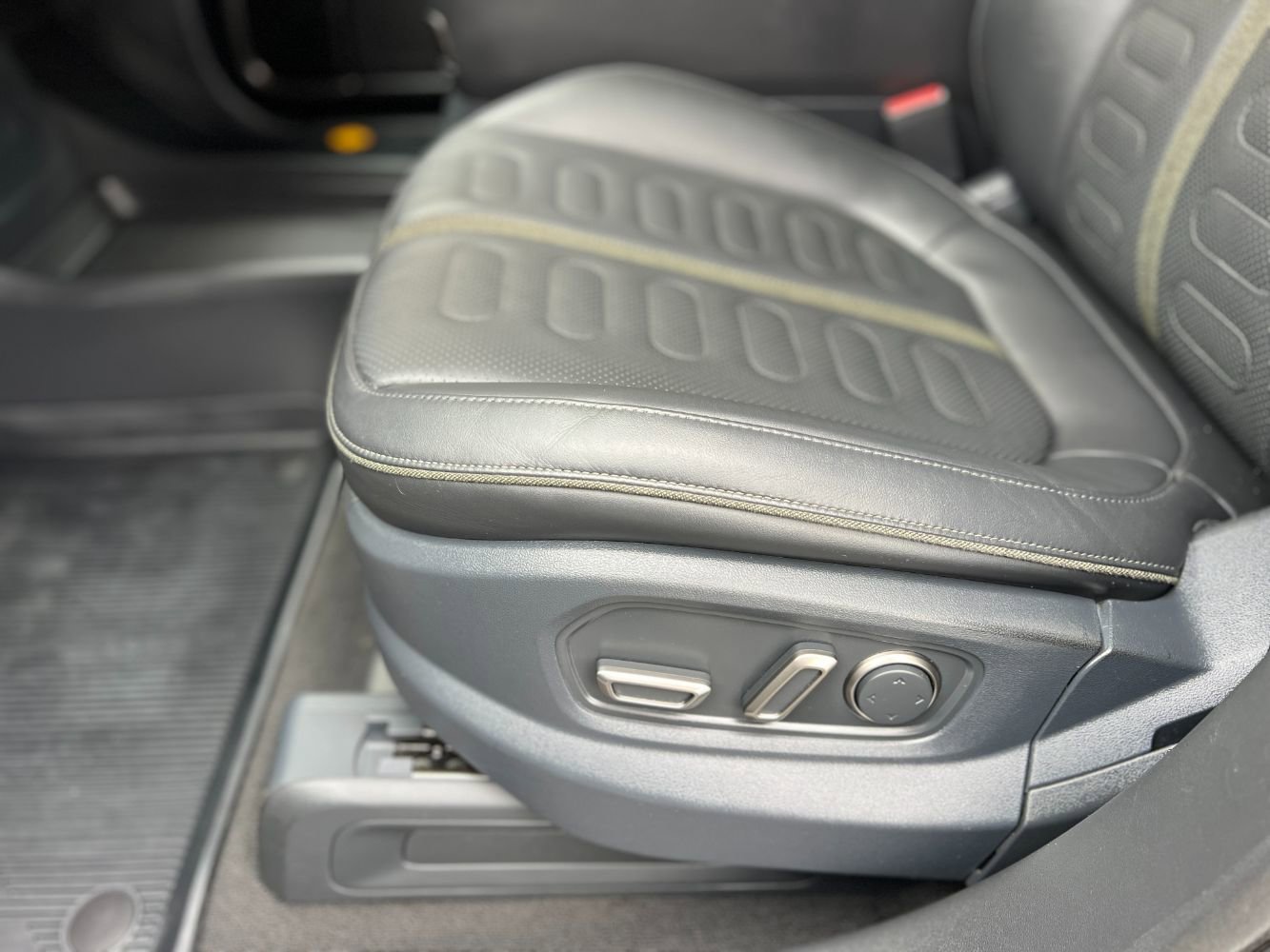 Used 2022 Rivian R1S Launch Edition image 20