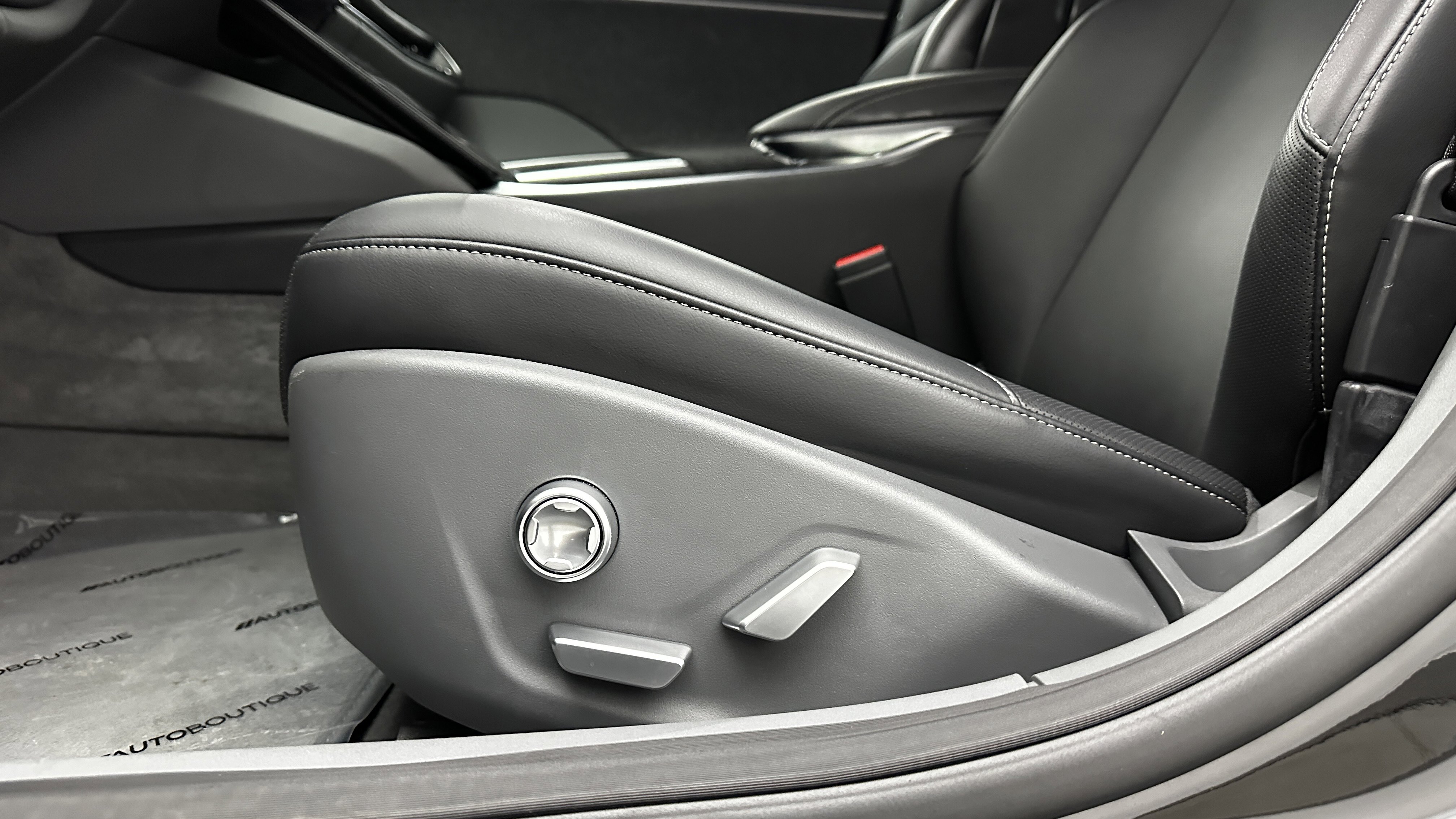 Used 2024 Lucid Air Touring image 14