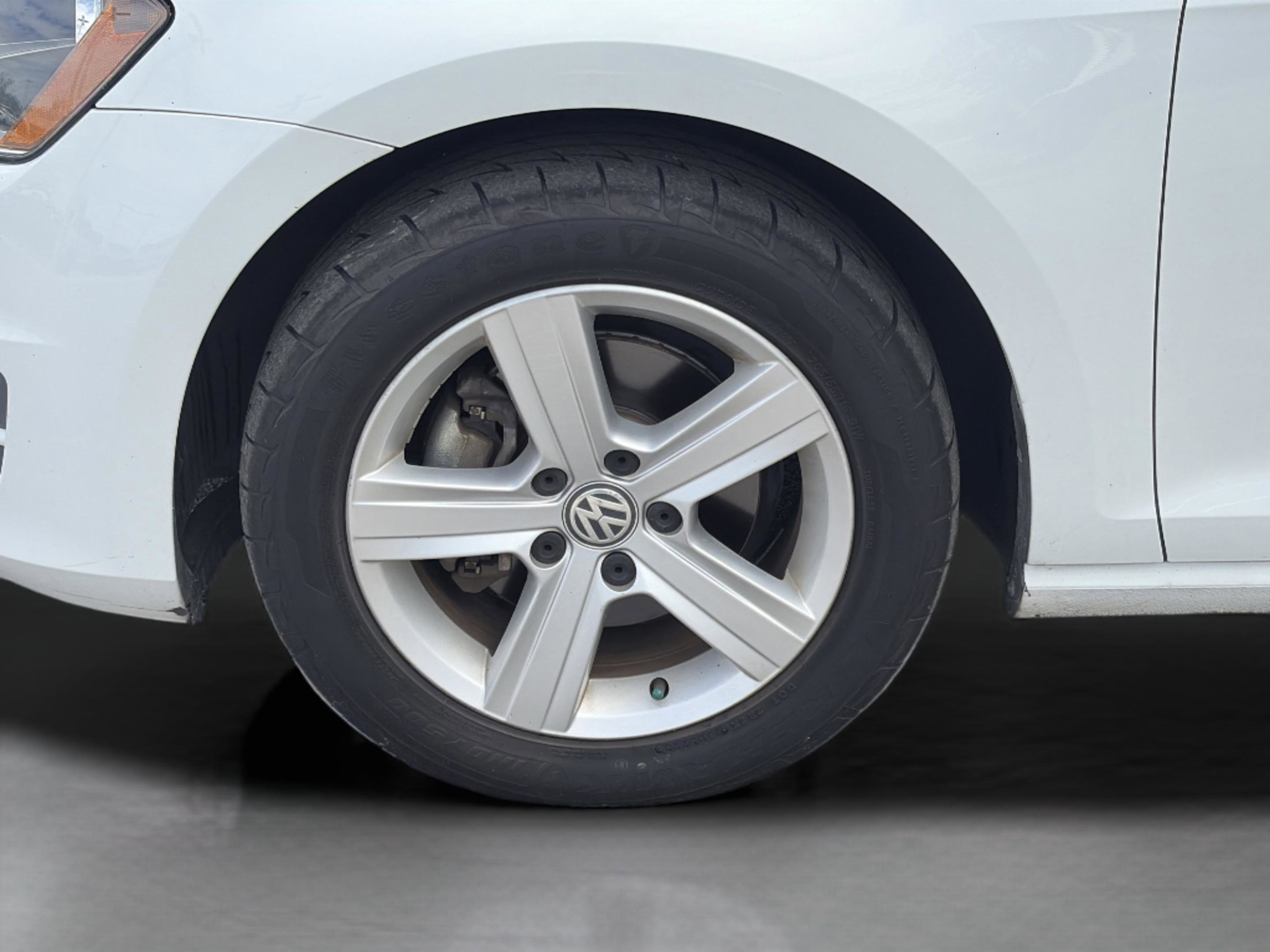 Used 2015 Volkswagen Golf TDI S image 27