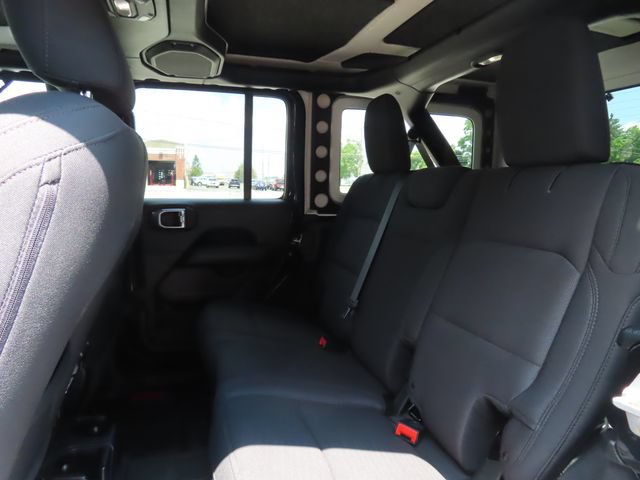Used 2018 Jeep Wrangler Unlimited Sahara w/ Dual Top Group AWD/4WD image 22