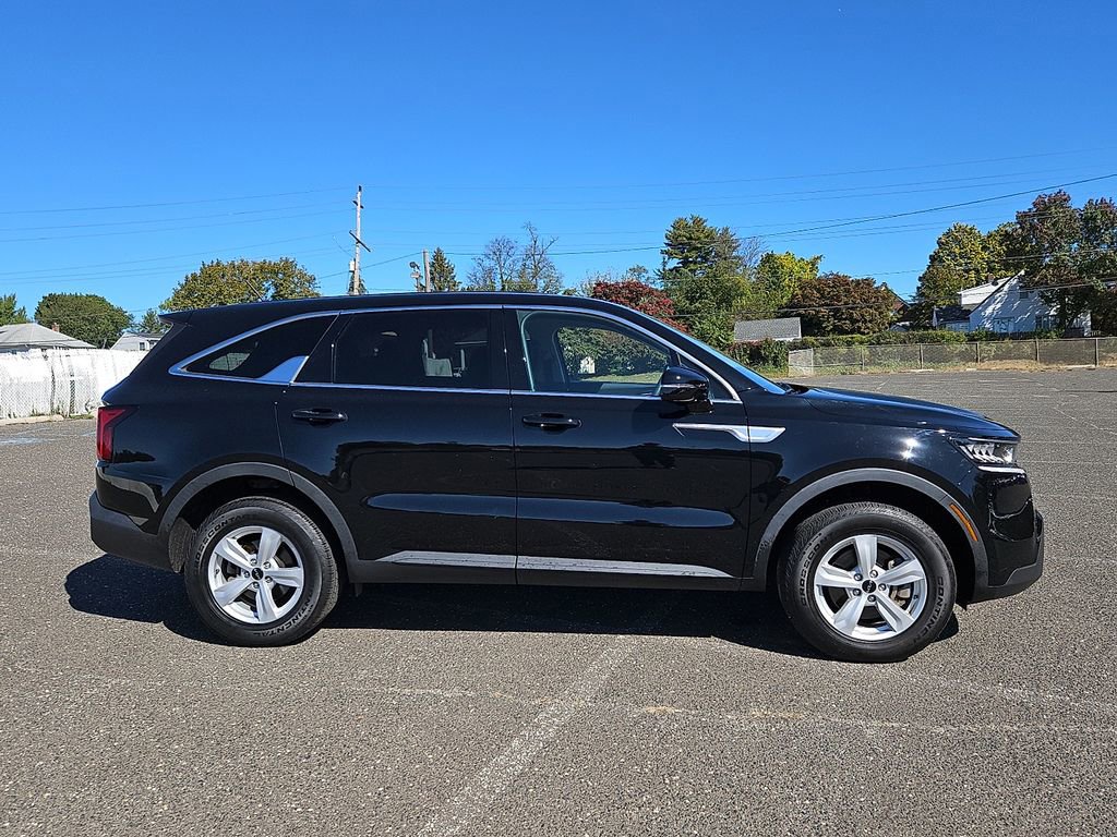 Used 2022 Kia Sorento LX image 8