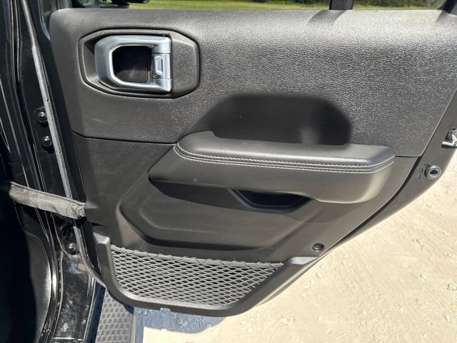 Used 2023 Jeep Wrangler Unlimited Sahara AWD/4WD image 20