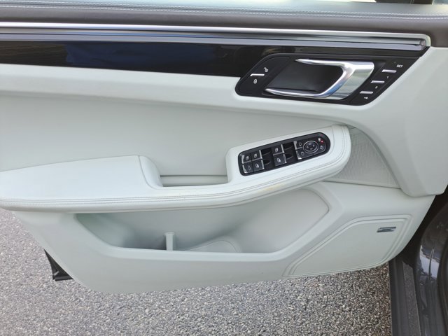 Certified 2016 Porsche Macan S image 24