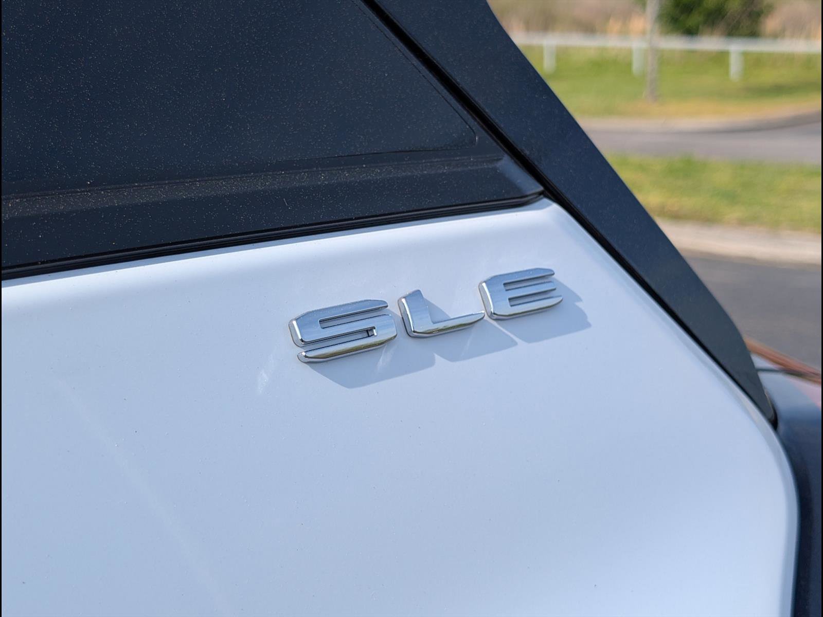 Used 2024 GMC Terrain SLE AWD/4WD image 8