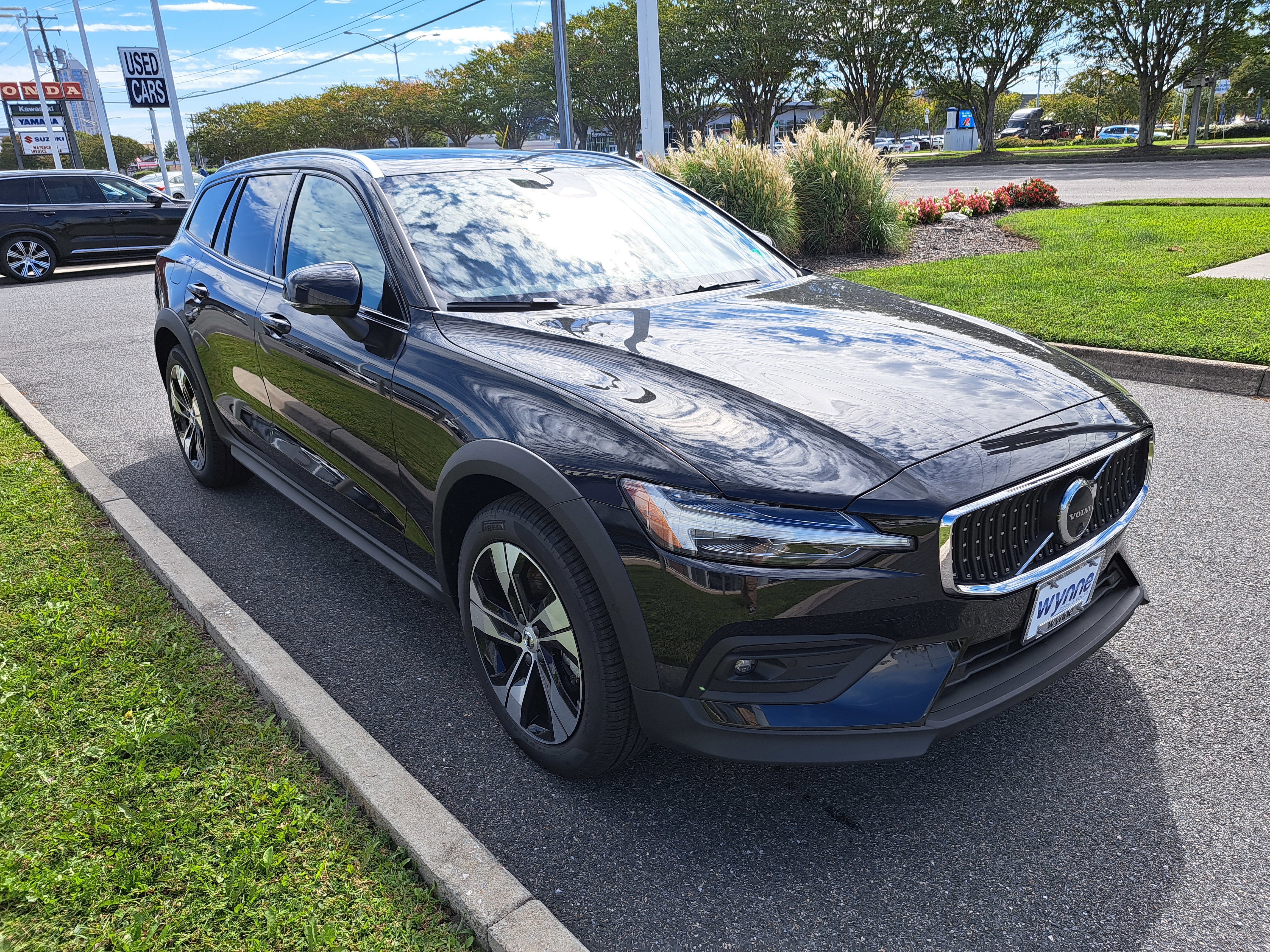 New 2026 Volvo V60 B5 Cross Country Plus w/ Protection Package Premier image 2