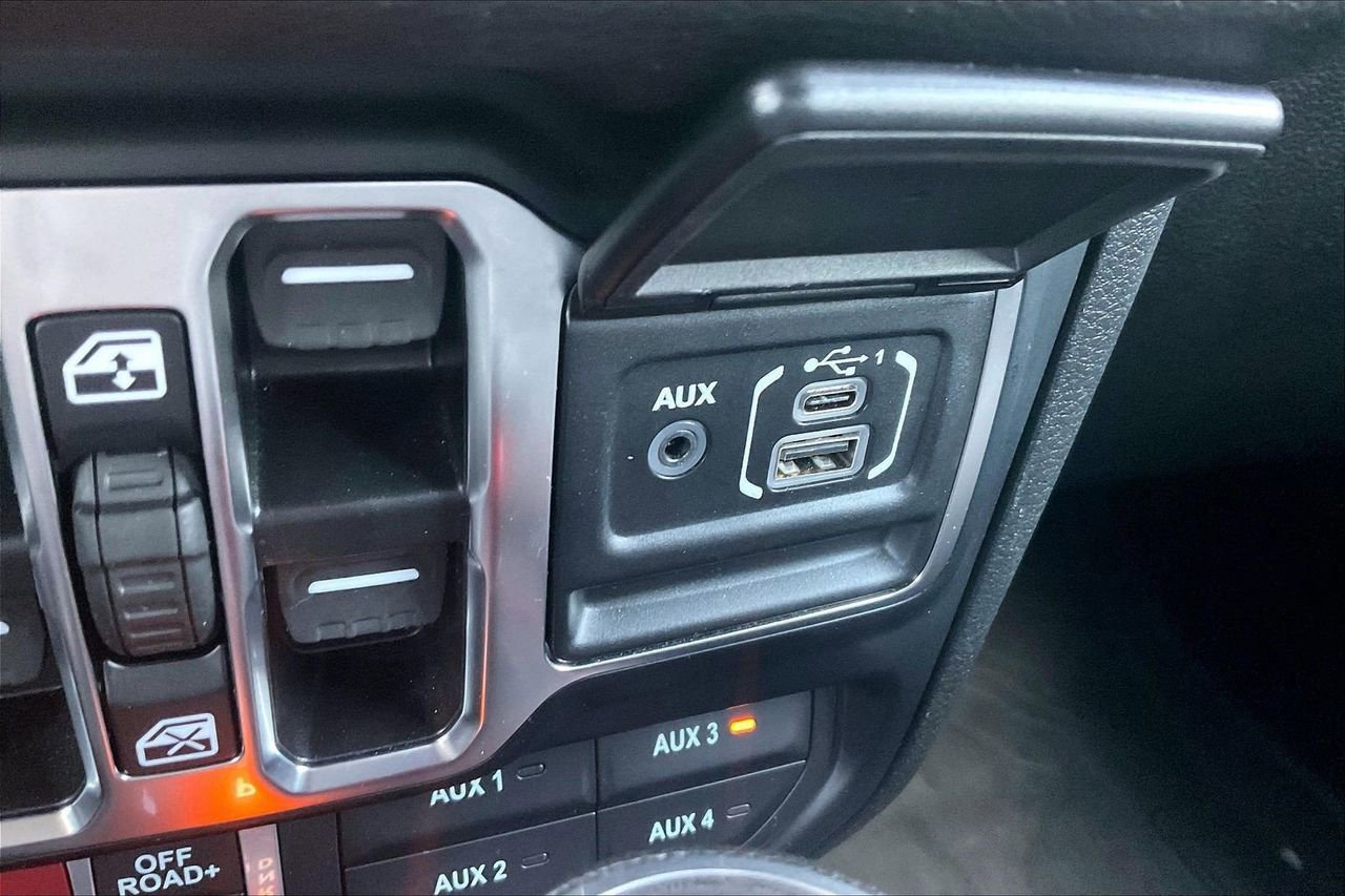 Certified 2024 Jeep Gladiator Mojave AWD/4WD image 17