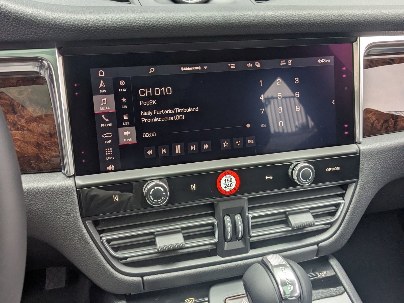 Used 2025 Porsche Macan image 18